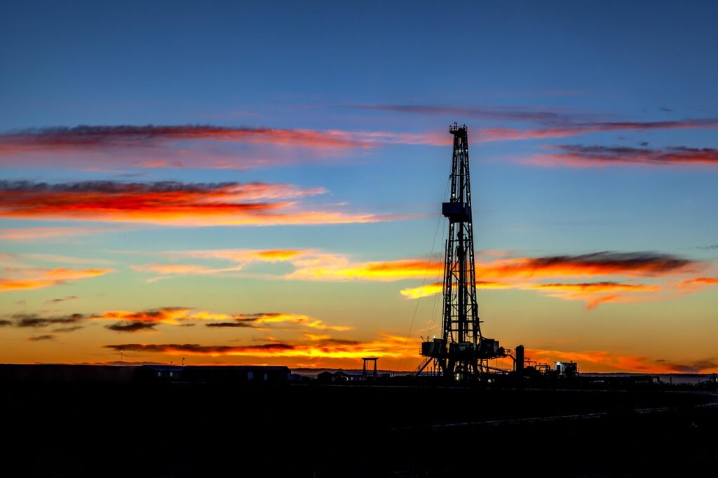 oil-4713386_1280-1024x682 Segurança e Meio Ambiente na Indústria do Petróleo: O Dilema do Equilíbrio