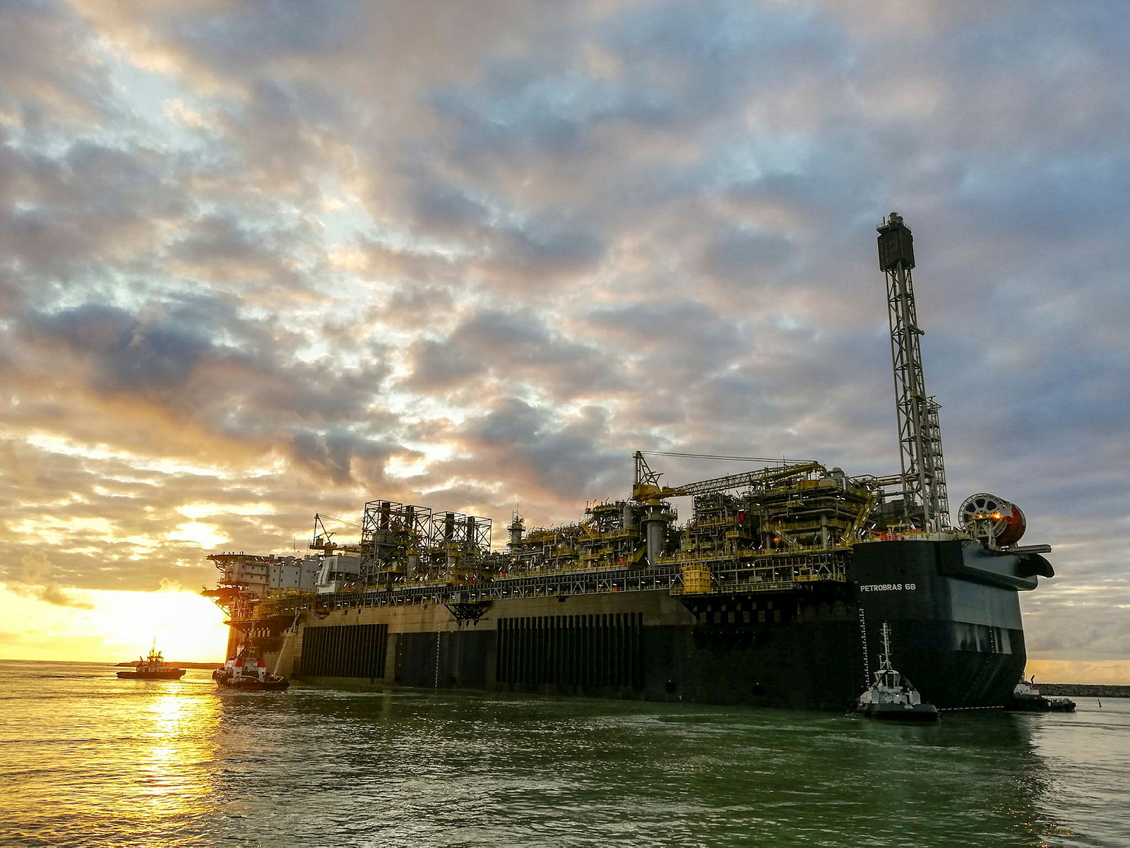 Produção de petróleo no Brasil deve impulsionar crescimento na América Latina em 2026
